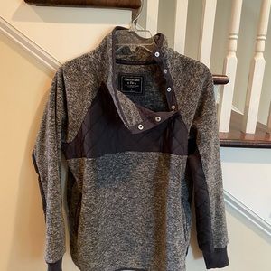 Abercrombie & Fitch Silver-snap front sweater size Large